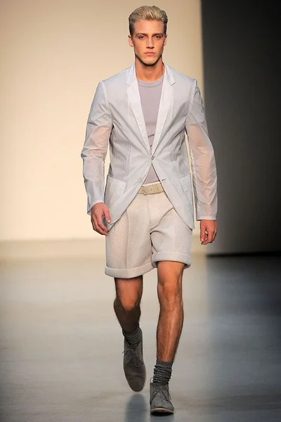 Look 13